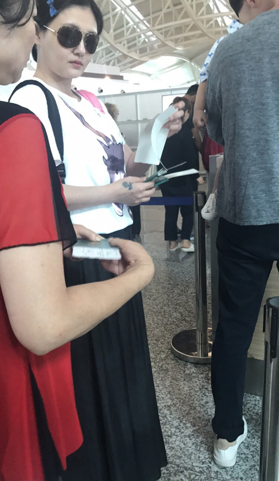 大S一家現身機場